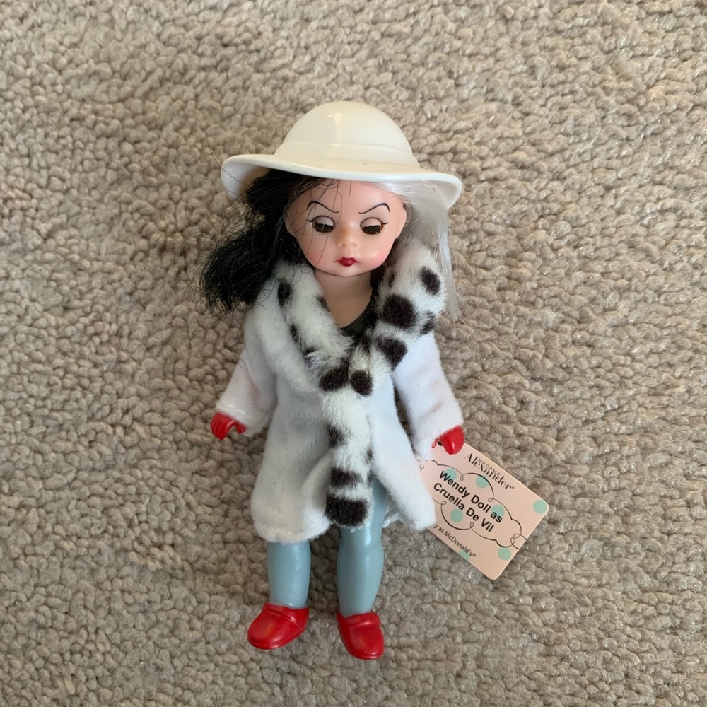 McDonalds 2002 Madame Alexander - cruella de vil